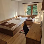 Holiday home самостоятелна къща планински перли, дом 1 на 5 мин от лифт стойките, пампорово *