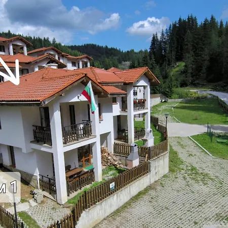 Nyaraló самостоятелна къща планински перли, дом 1 на 5 мин от лифт стойките, пампорово Sztojkite