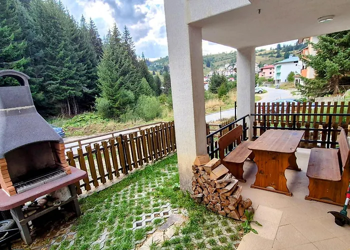 самостоятелна къща планински перли, дом 1 на 5 мин от лифт стойките, пампорово Vakantiehuis Stoykite